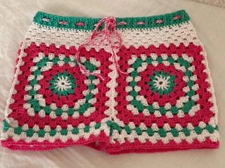 Shorts/pantaloncini bimba lavor.uncinetto a mano