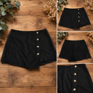 Falda short negro botones