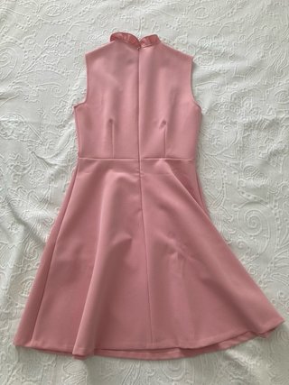 Vestido rosa con encaje