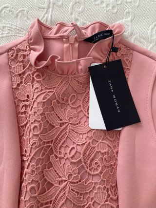 Vestido rosa con encaje