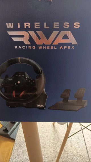 Volante y Pedales PS4. Muy poco uso. Conservo caja