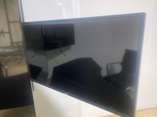 Mesa y Pantallas de Ordenador