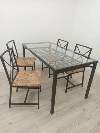 Mesa Ikea cristal y 4 sillas comedor