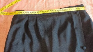 Falda larga negra con botones
