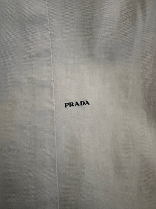 Camisa de mujer Prada azul clara larga