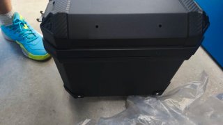 Maleta para moto negra y gris