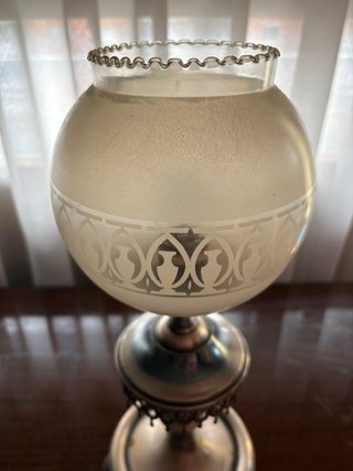 Lámpara de mesa de cristal y metal