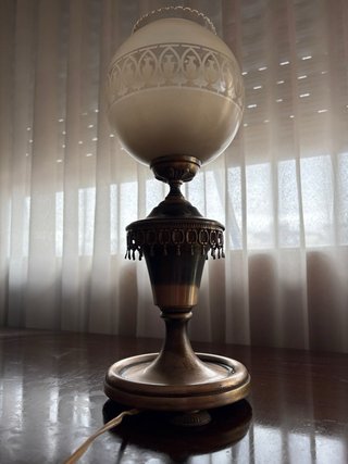 Lámpara de mesa de cristal y metal