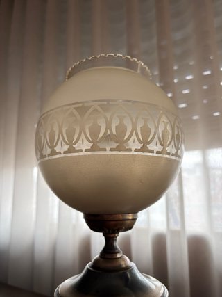 Lámpara de mesa de cristal y metal