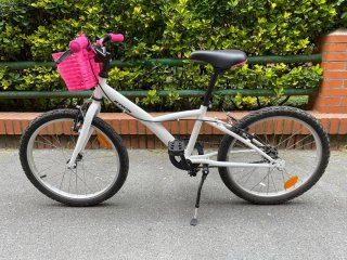 Bicicleta Infantil BTWIN con Cesta Rosa
