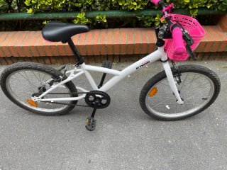 Bicicleta Infantil BTWIN con Cesta Rosa