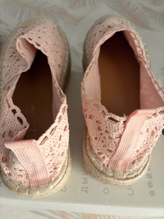 Alpargatas rosas de crochet