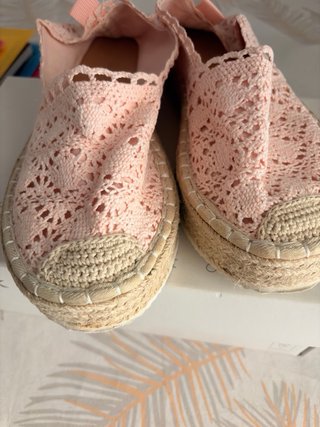 Alpargatas rosas de crochet