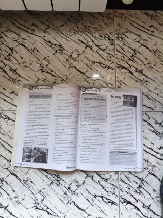 Libro de texto escolar Frontrunner 4 Workbook
