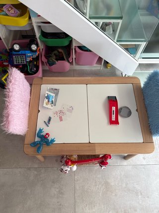 Mesa y sillas infantiles