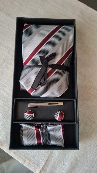 Conjunto Corbata, Pañuelo, Gemelos y Alfiler