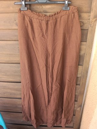 Pantalón marrón de lino