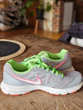 Zapatillas Nike Grises y Verdes