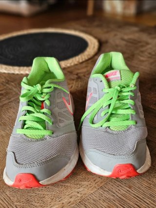 Zapatillas Nike Grises y Verdes