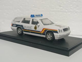 Coche 1:43 Mercedes Policía Nacional