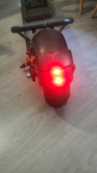 Patinete ceecotec bomgo
