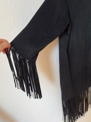 Chaqueta negra flecos y tachuelas