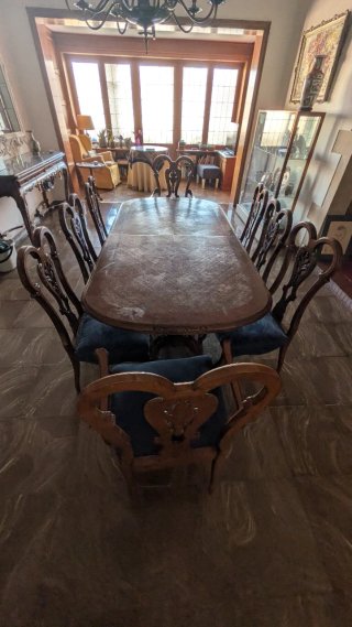 Mesa de comedor con 8 sillas de terciopelo azul