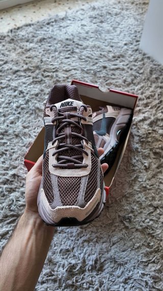 Nike Vomero 5 Talla 43