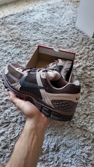 Nike Vomero 5 Talla 43