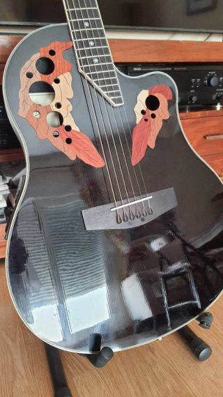 Guitarra Acústica Harley Benton, tipo Ovation.