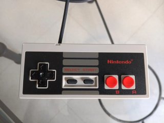 Nintendo Classic Mini NES con caja incluida.