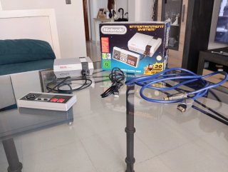 Nintendo Classic Mini NES con caja incluida.