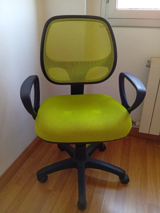 Silla de oficina ergonómica verde