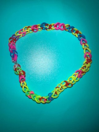 Pulseras de gomas hechas a mano