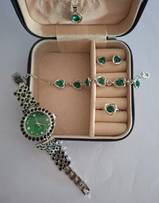 Pack Bisutería Esmeralda + Reloj + Joyero