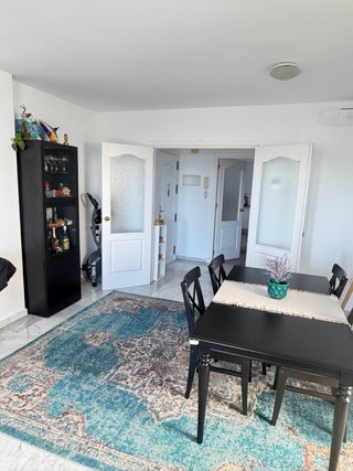 Mesa Comedor Extensible + 4 Sillas Negras
