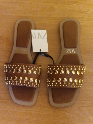 Sandalias Zara Beige y Doradas Talla 38