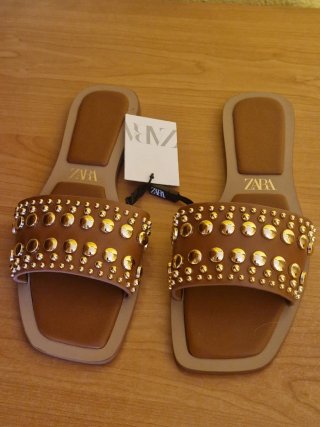 Sandalias Zara Beige y Doradas Talla 38