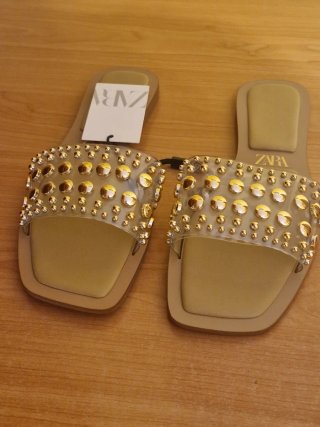 Sandalias Zara Beige y Doradas Talla 38