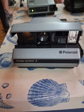 Due fotocamere Polaroid (Nera e Grigia)