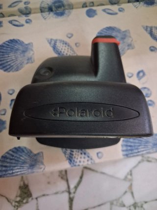 Due fotocamere Polaroid (Nera e Grigia)