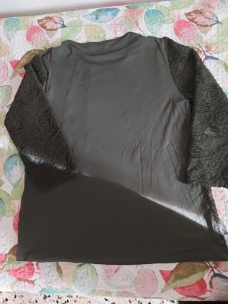 Camiseta verde encaje manga larga