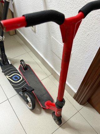 Patinete infantil rojo y negro