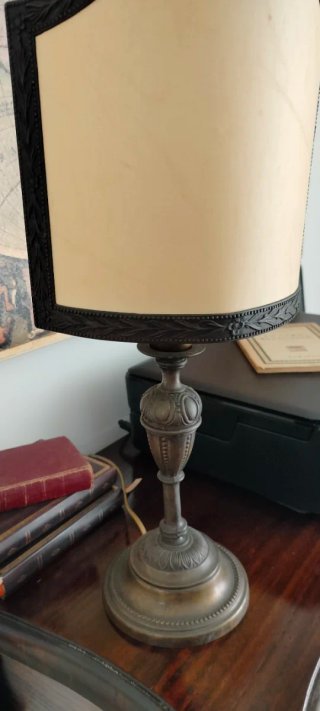 Lampada da tavolo antica in Ottone e Pergamena