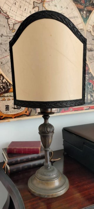 Lampada da tavolo antica in Ottone e Pergamena