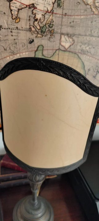 Lampada da tavolo antica in Ottone e Pergamena
