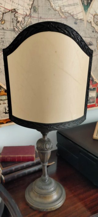 Lampada da tavolo antica in Ottone e Pergamena