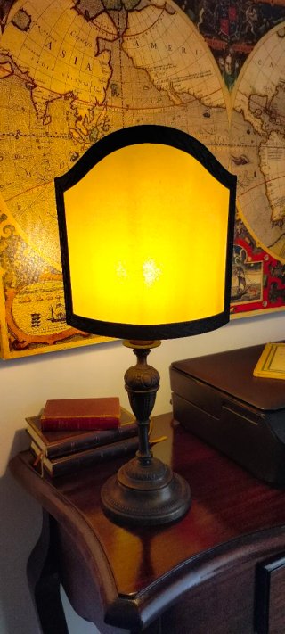 Lampada da tavolo antica in Ottone e Pergamena