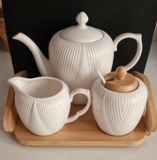 Juego té porcelana blanca y bandeja bambú