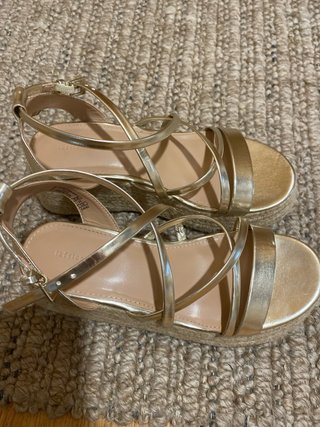 Sandalias cuña esparto doradas